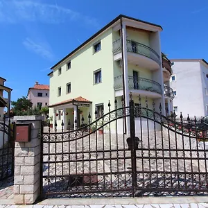 Mara , Rovinj Kroatien